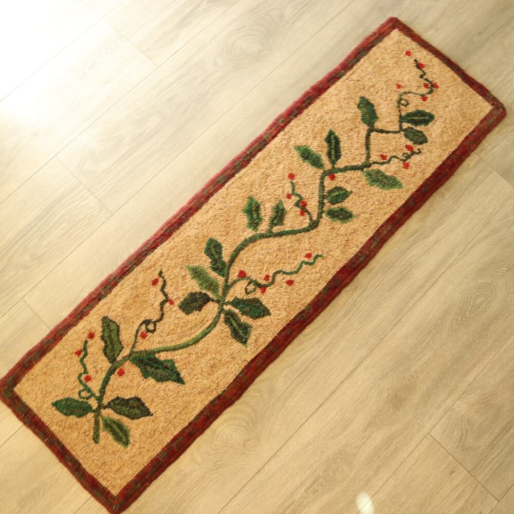 Vtg Handmade Wool Christmas Table Runner Mat Hooked Xmax Holly Berry 47X13.7